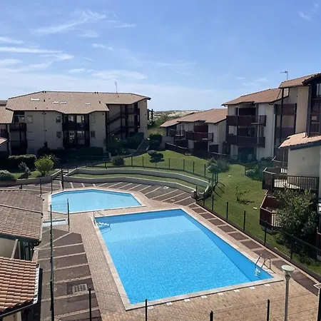 T1 A 50m Du Avec Piscine, Salle De Jeux Et Parking, Ideal Famille/amis - Fr-1-379-63 Apartman